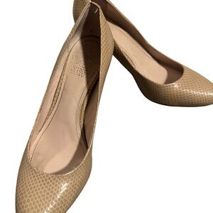Elegant Beige Patterned Women's Pumps